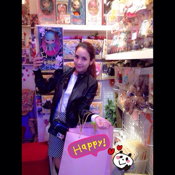 จั๊กจั่น อคัมย์สิริ พักชุดว่ายน้ำ บินลั้นลาฮ่องกง แฮปปี้สุด ๆ