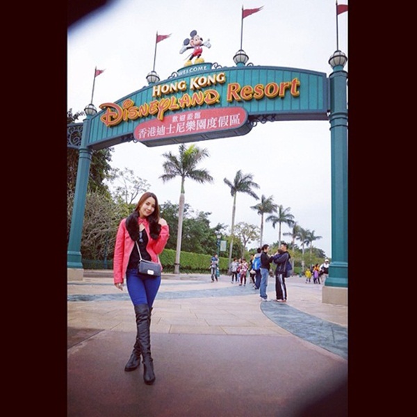 จั๊กจั่น อคัมย์สิริ พักชุดว่ายน้ำ บินลั้นลาฮ่องกง แฮปปี้สุด ๆ