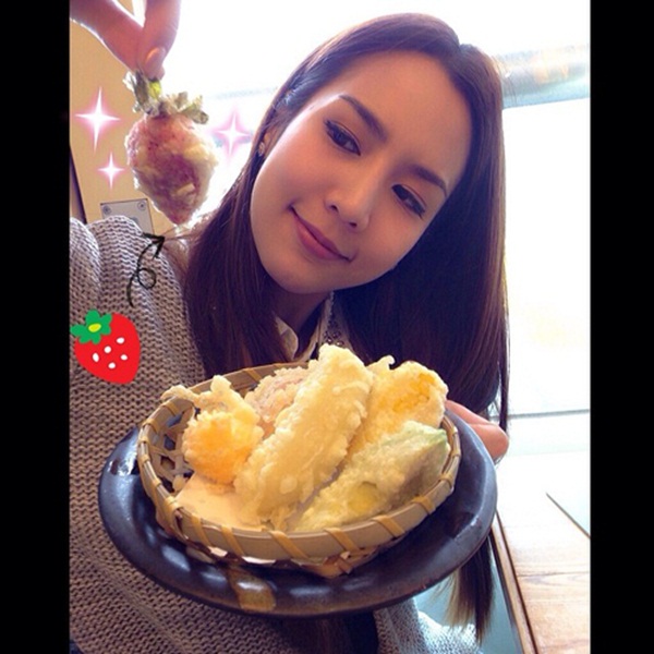 จั๊กจั่น อคัมย์สิริ พักชุดว่ายน้ำ บินลั้นลาฮ่องกง แฮปปี้สุด ๆ