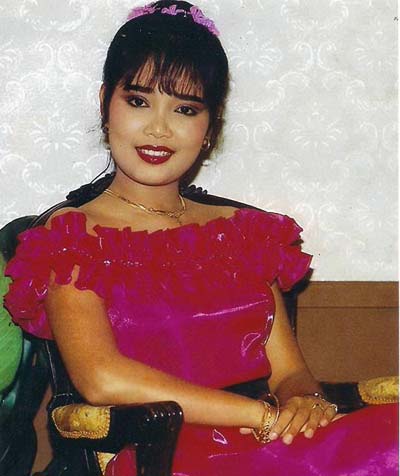 พุ่มพวง ดวงจันทร์