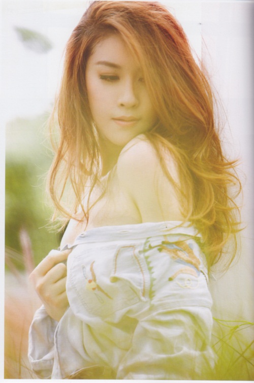 เชียร์-ฑิฆัมพร เปลี่ยนลุคสาวห้าวมาโชว์เซ็กซี่เบา ๆ ใน Mix Magazine