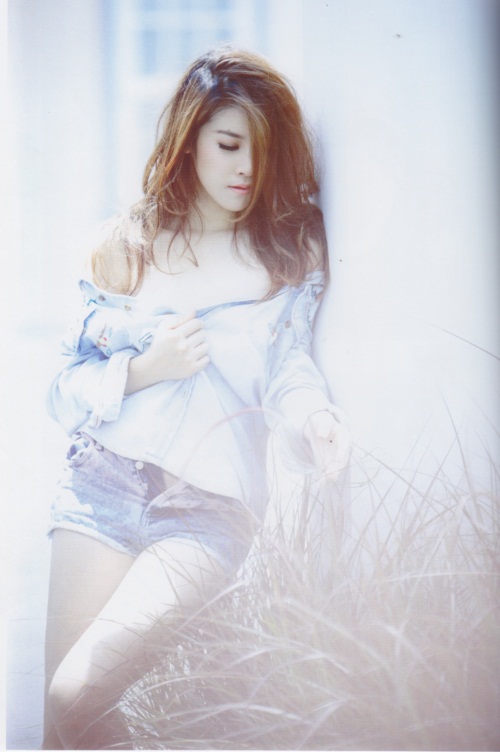 เชียร์-ฑิฆัมพร เปลี่ยนลุคสาวห้าวมาโชว์เซ็กซี่เบา ๆ ใน Mix Magazine