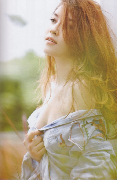 เชียร์-ฑิฆัมพร เปลี่ยนลุคสาวห้าวมาโชว์เซ็กซี่เบา ๆ ใน Mix Magazine