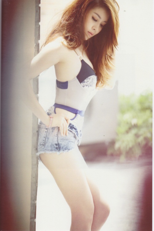 เชียร์-ฑิฆัมพร เปลี่ยนลุคสาวห้าวมาโชว์เซ็กซี่เบา ๆ ใน Mix Magazine