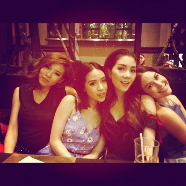 เริ่ดอ่ะ! โอปอล์ แหวกอกโชว์ ร่วมงาน Women\'s Health Awards 2012