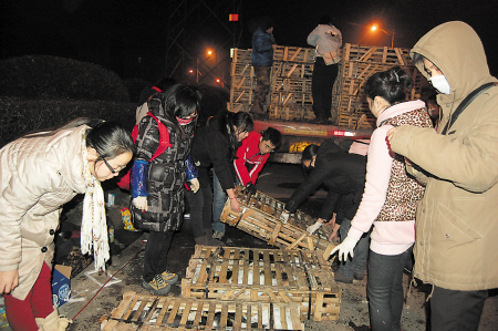 น่าสงสาร! อาสาสมัครชาวจีนช่วยชีวิตแมวนับ 1,000 ก่อนขึ้นเขียง