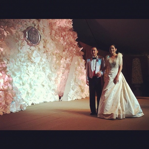 รวมการ์ดแต่งงานดารา ปี 2555