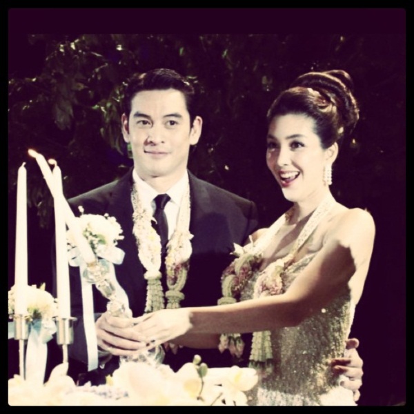 รวมการ์ดแต่งงานดารา ปี 2555