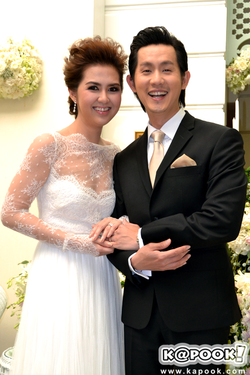 เปิ้ล-จ๋า ใจบุญ มอบของชำร่วยงานเเต่ง เป็นเงินบริจาค