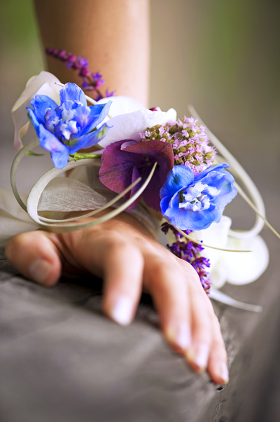 สวยเริ่ด! ดอกไม้ผูกข้อมือเพื่อนเจ้าสาว