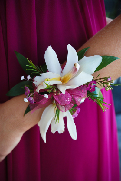 สวยเริ่ด! ดอกไม้ผูกข้อมือเพื่อนเจ้าสาว