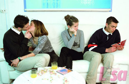 ทำอย่างไรดี...แฟนมักเปลี่ยนไป เวลาอยู่ต่อหน้าคนอื่น