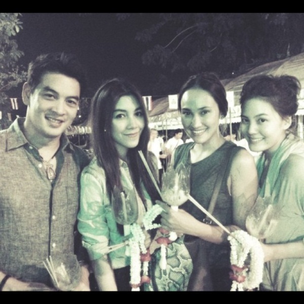 รวมภาพ...ดาราร่วมเวียนเทียน ในวันวิสาขบูชา