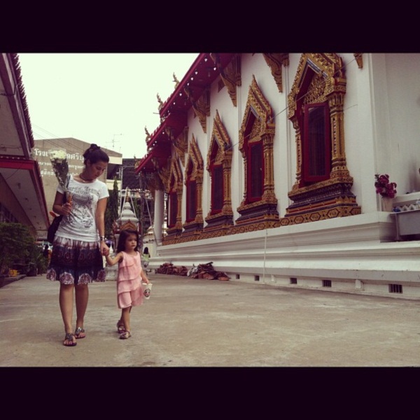 รวมภาพ...ดาราร่วมเวียนเทียน ในวันวิสาขบูชา