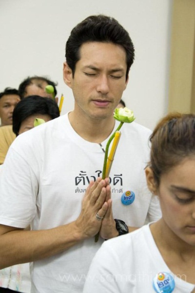เส้นทางธรรม ของ เจสัน ยัง ภายใต้ร่มกาสาวพัตร์