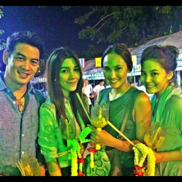รวมภาพ...ดาราร่วมเวียนเทียน ในวันวิสาขบูชา