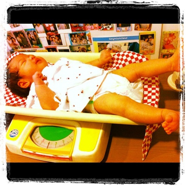 น่ารักอ่ะ! น้องนาวา ลูกสาวอ้อม พิยดา ในวัย 2 เดือน