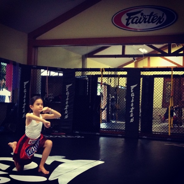 ตามดู...มาดนักกีฬาของ น้องแอลลี่ ลูกสาว อ่ำ อัมรินทร์