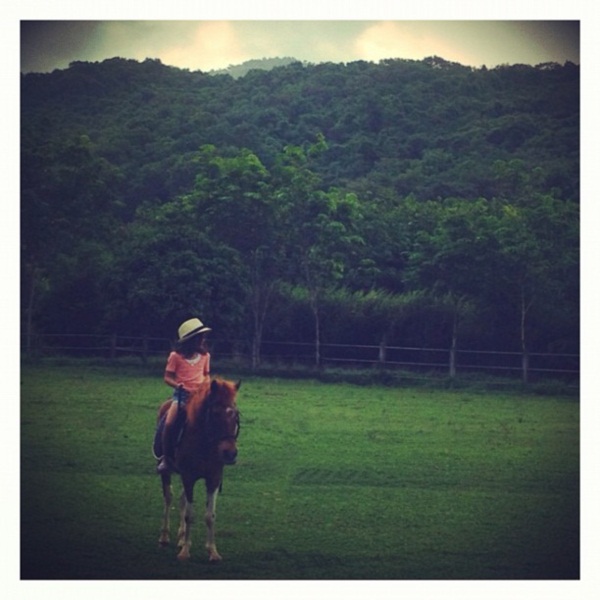 ตามดู...มาดนักกีฬาของ น้องแอลลี่ ลูกสาว อ่ำ อัมรินทร์