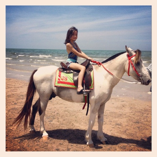 ตามดู...มาดนักกีฬาของ น้องแอลลี่ ลูกสาว อ่ำ อัมรินทร์