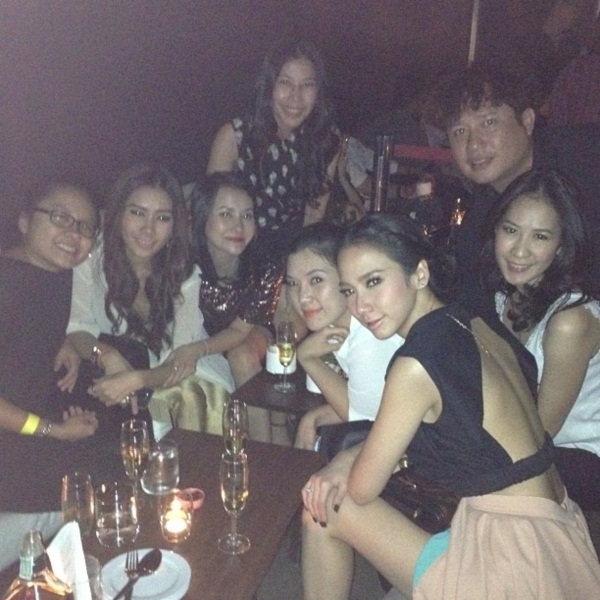 อั้ม ปาร์ตี้เก๋ ๆ หลังเลิกงานสยามดาราฯ