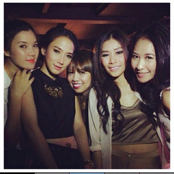 อั้ม ปาร์ตี้เก๋ ๆ หลังเลิกงานสยามดาราฯ