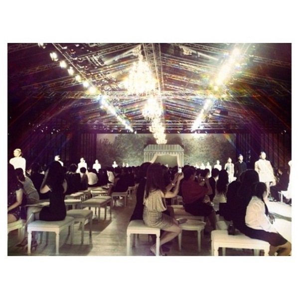 หรูเริ่ด! ประมวลภาพ ดารา-นางแบบ ร่วมงานแฟชั่นโชว์ Chanel Cruise 