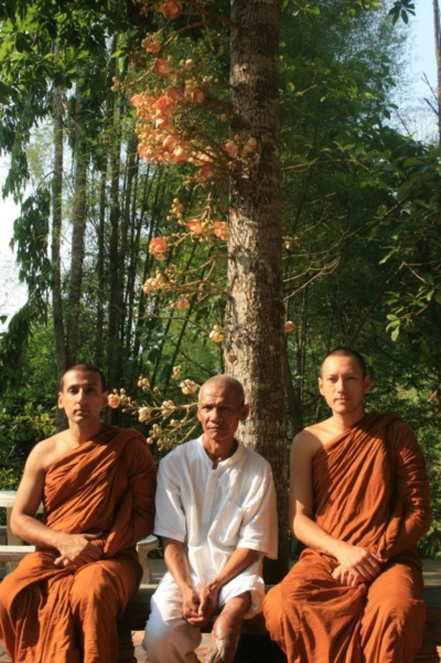 เส้นทางธรรม ของ เจสัน ยัง ภายใต้ร่มกาสาวพัตร์