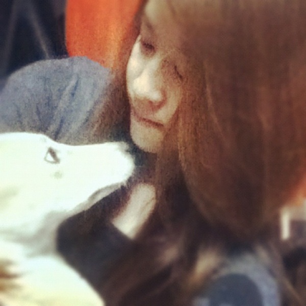 รวมภาพ...เชียร์ นางเอกใจบุญ รับเลี้ยงสุนัขขาขาด