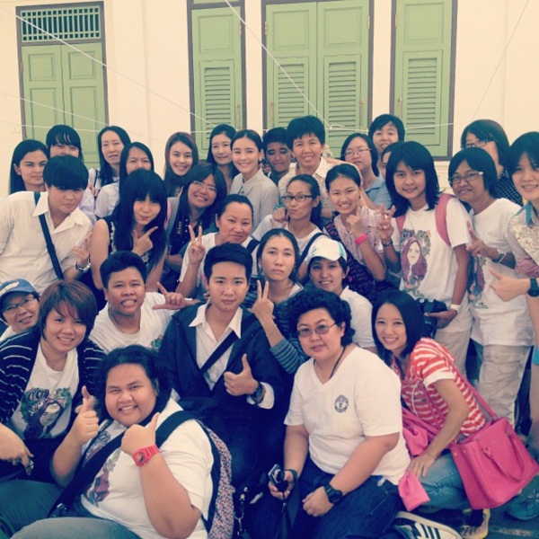 ออม สุชาร์ โล่งใจ แห่ทำบุญสะเดาะเคราะห์ หลังได้รถคืน