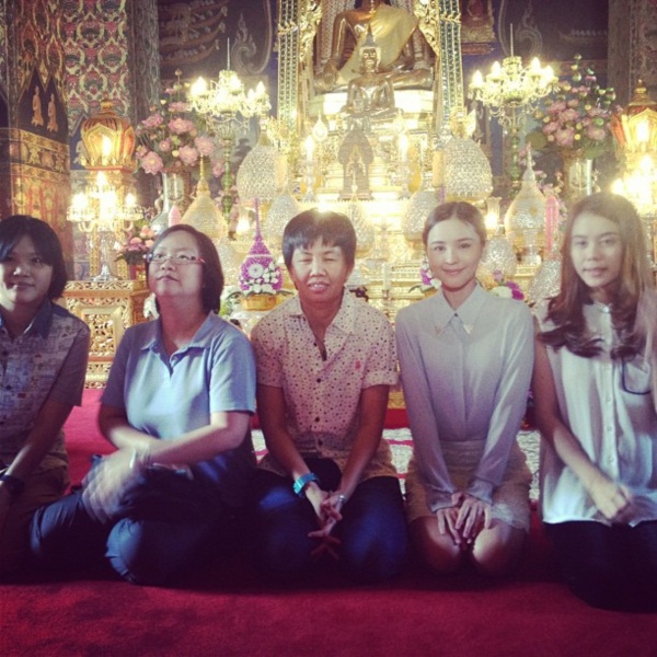 ออม สุชาร์ โล่งใจ แห่ทำบุญสะเดาะเคราะห์ หลังได้รถคืน