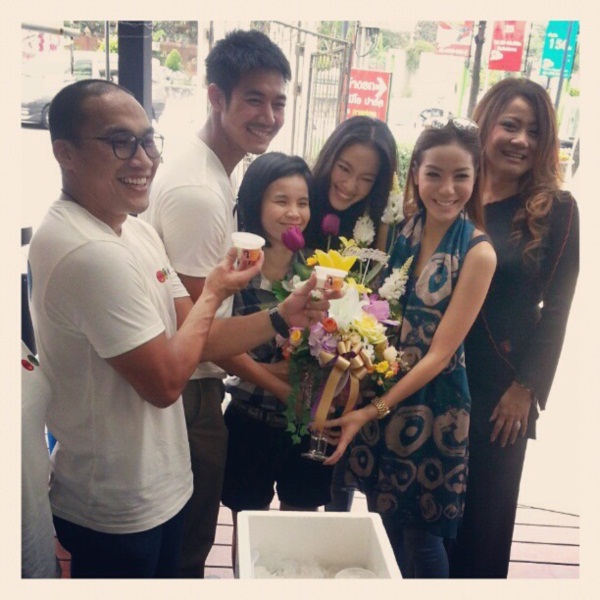 เวียร์ บ๊วย ฉลองเปิดร้าน ซอย เตี๋ยว ติม ดาราเพียบ