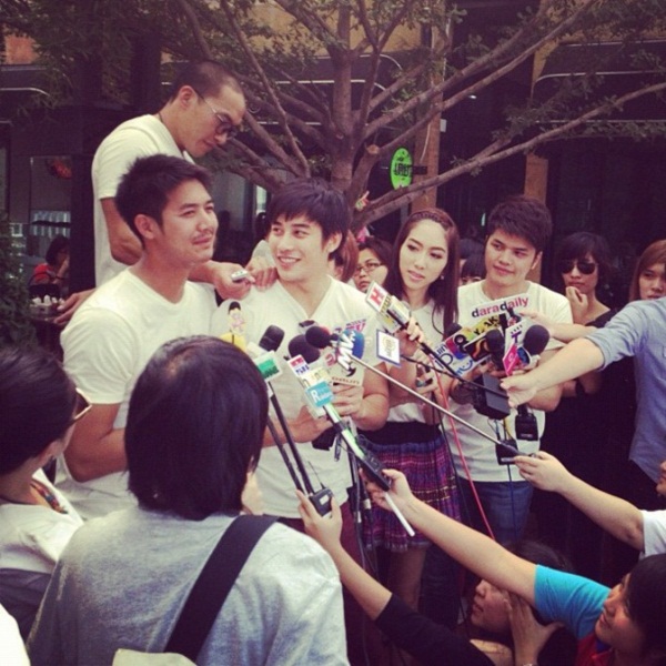 เวียร์ บ๊วย ฉลองเปิดร้าน ซอย เตี๋ยว ติม ดาราเพียบ