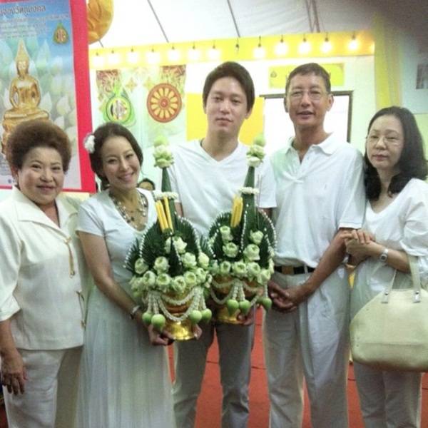รวมภาพ...ดาราร่วมเวียนเทียน ในวันวิสาขบูชา