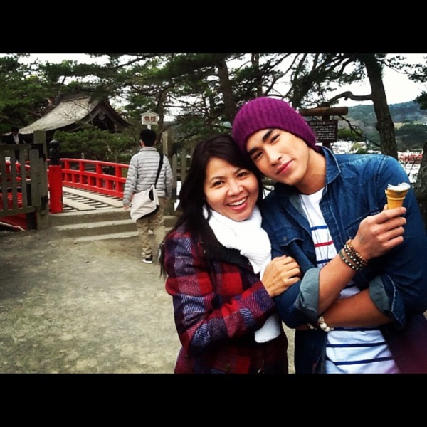 ครอบครัวสุขสันต์...ณเดชน์กับคุณแม่แก้ว น่ารักมาก