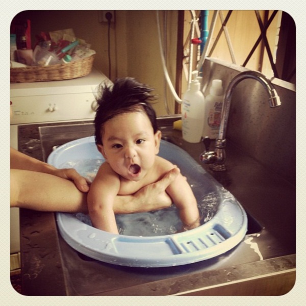 ชมภาพ...น้องคุณ ลูกชายหัวแก้วหัวเเหวนของ อุ๊ หฤทัย