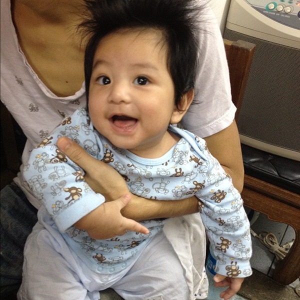 ชมภาพ...น้องคุณ ลูกชายหัวแก้วหัวเเหวนของ อุ๊ หฤทัย