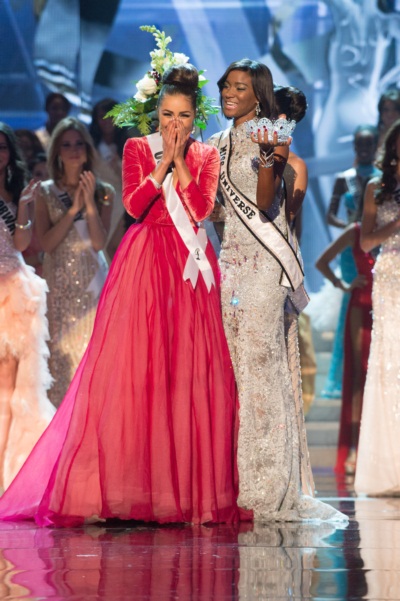 โอลิเวีย คัลโป ครองตำแหน่ง Miss Universe 2012 