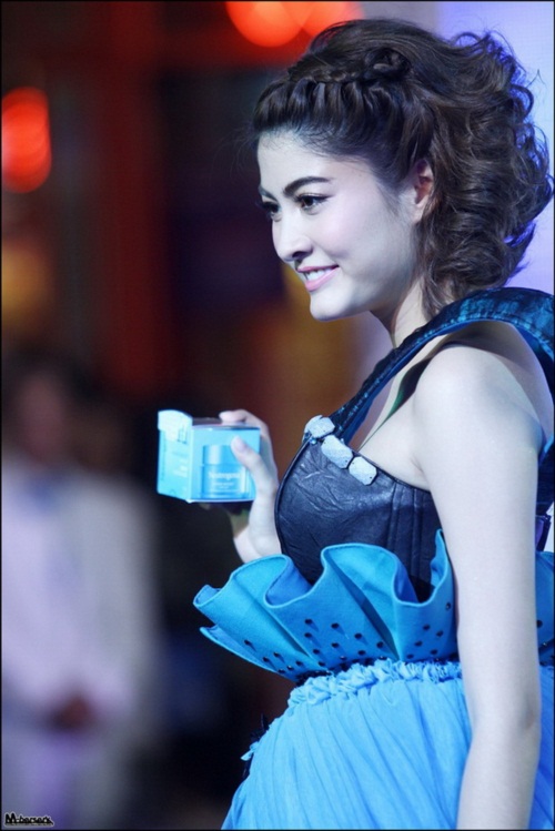 อั้ม-พลอย-วุ้นเส้น ขนขบวนดารา อวดผิวเป๊ะเวอร์