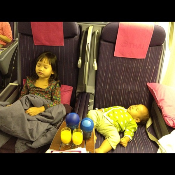 ตุ๊ก ชนกวนันท์ จูงมือลูกน้อย พักใจเเดนกิมจิ