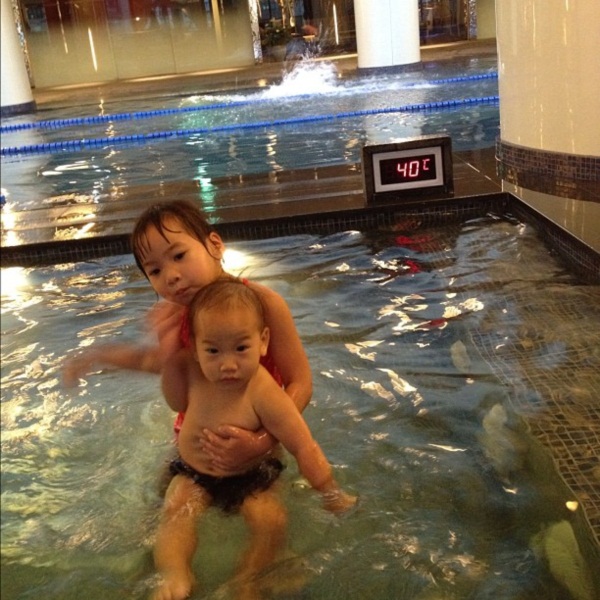 ตุ๊ก ชนกวนันท์ จูงมือลูกน้อย พักใจเเดนกิมจิ