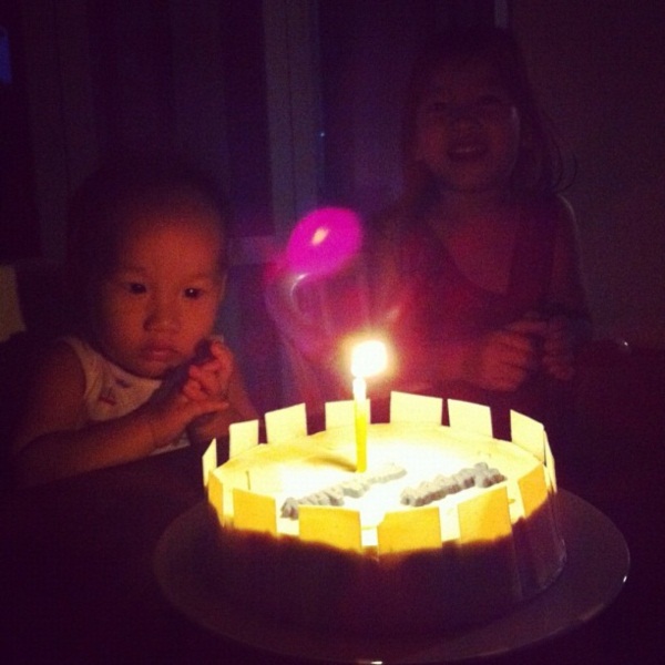 น้องแพรวใจดี ทำเค้กวันเกิดให้น้องภูมิ