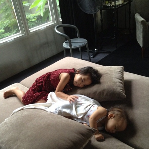 น้องแพรวใจดี ทำเค้กวันเกิดให้น้องภูมิ