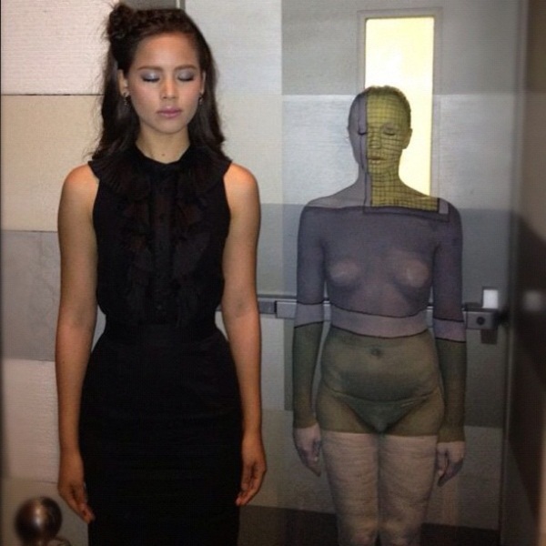 รวมพลดาราวิก 3 สวย-หล่อ หรู-กับเดรสโค้ดสีดำ 