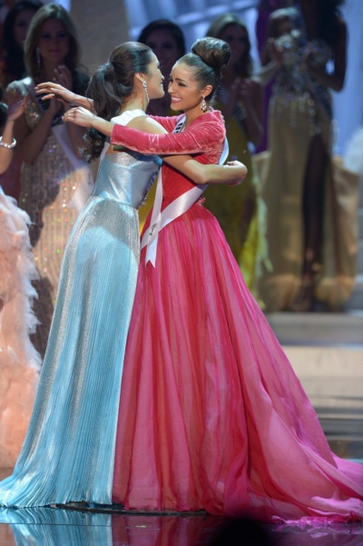 โอลิเวีย คัลโป มิสยูเอสเอ ครองตำแหน่งมิสยูนิเวิร์ส 2012