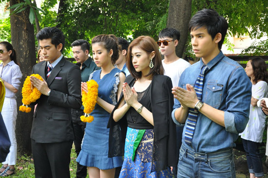 เอ็กแซ็กท์ ซุ่มเปิดกล้อง เล่ห์รตี จับ ฌอห์ณ-เอสเธอร์ ประกบคู่ครั้งแรก เอ็กแซ็กท์ ซุ่มเปิดกล้อง เล่ห์รตี จับ ฌอห์ณ-เอสเธอร์ ประกบคู่ครั้งแรก