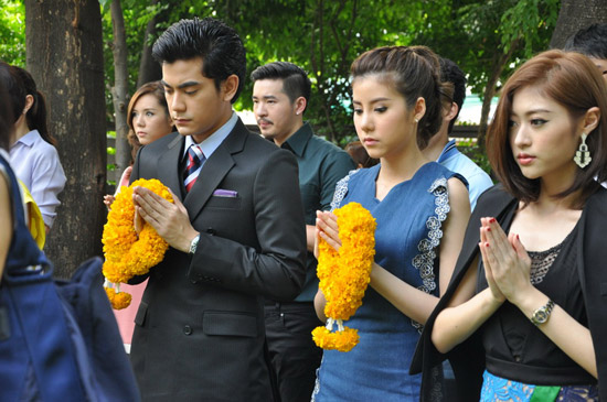 เอ็กแซ็กท์ ซุ่มเปิดกล้อง เล่ห์รตี จับ ฌอห์ณ-เอสเธอร์ ประกบคู่ครั้งแรก เอ็กแซ็กท์ ซุ่มเปิดกล้อง เล่ห์รตี จับ ฌอห์ณ-เอสเธอร์ ประกบคู่ครั้งแรก