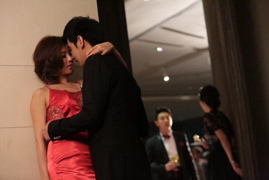 คริส หอวัง – ออย ธนา ตีแผ่รักซ้อน เปิดฉาก หรือรักแท้จะแพ้ความต้องการ 
