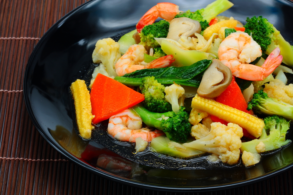 ผัดผักรวมกุ้งสด