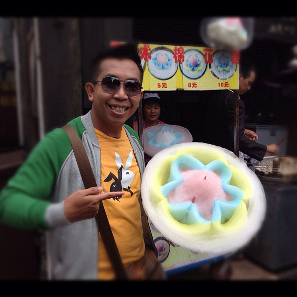 ไก่ สมพล แท็กทีมพิธีกรที่นี่หมอชิต ตะลอนทัวร์ฉงชิ่ง